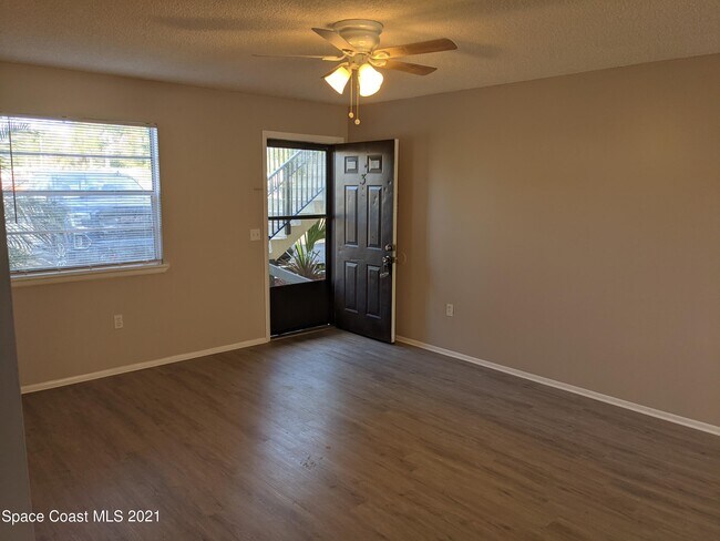 Building Photo - 323 Olmstead Dr