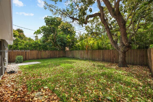 Building Photo - 438 Mendoza Ave