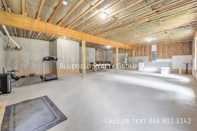 Building Photo - 713 Rockcliff St