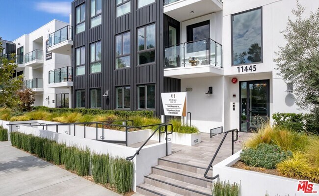 Building Photo - 11445 Riverside Dr