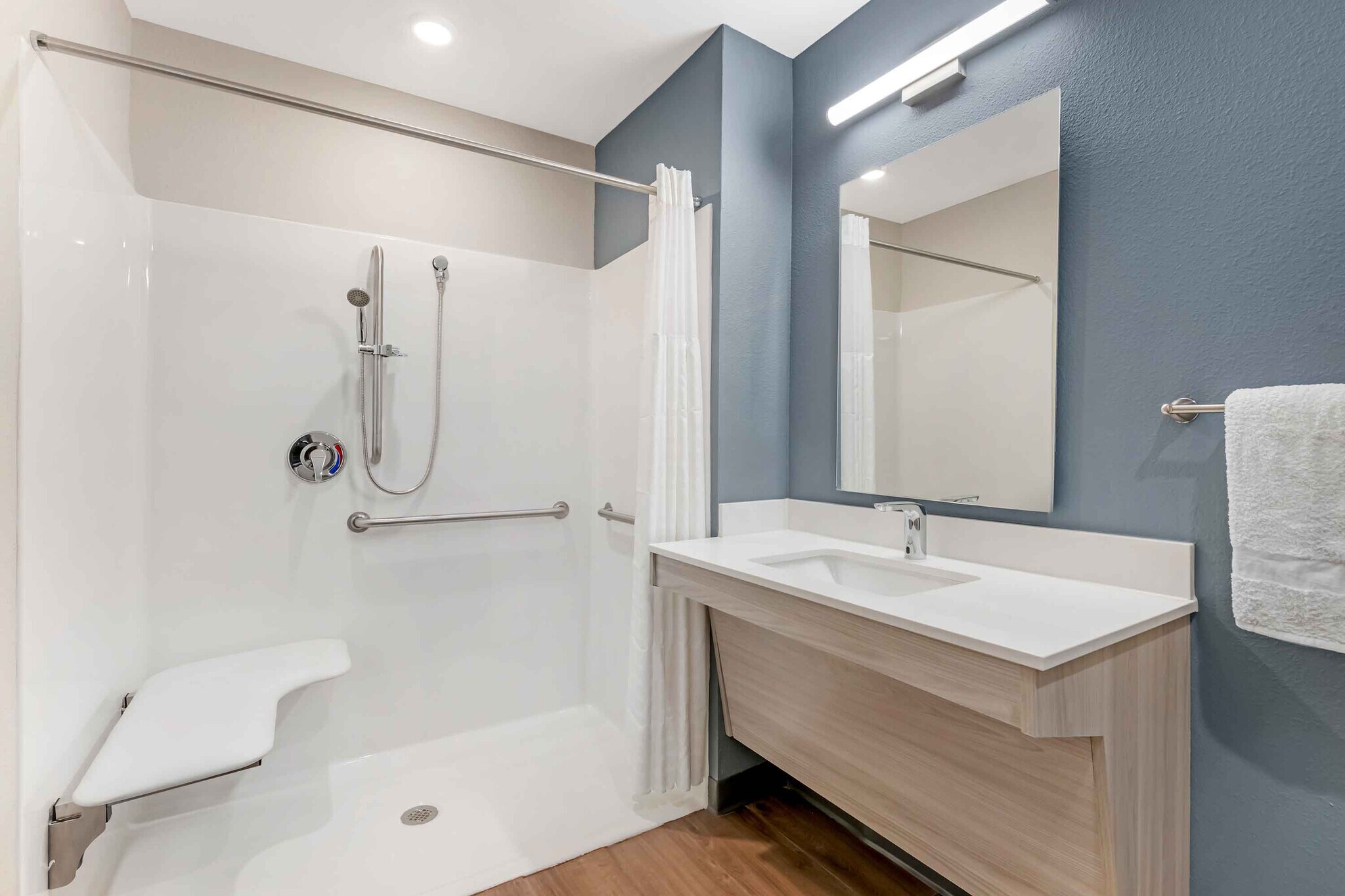 Building Photo - Furnished Studio-Wildwood