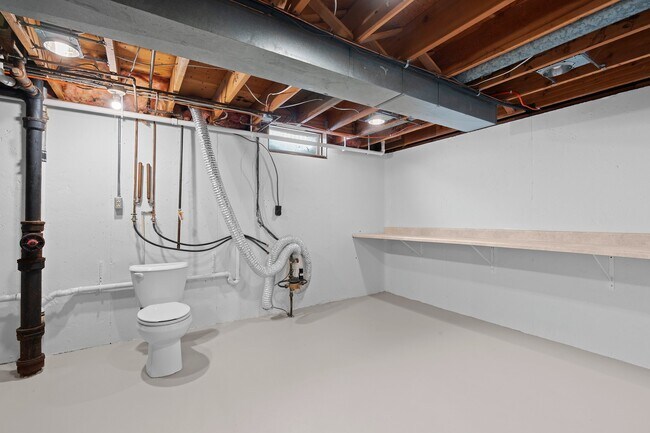 Building Photo - 1045 Green Acres Ln