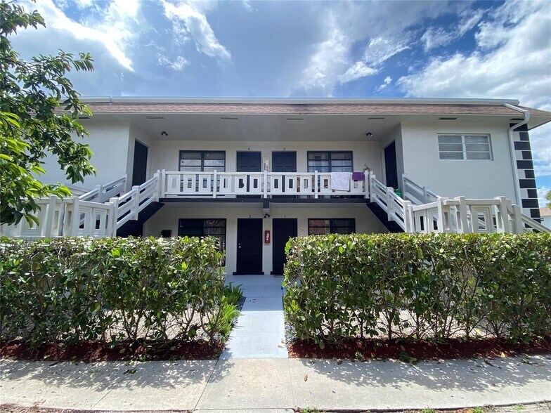Primary Photo - 5920 NW 16th Pl