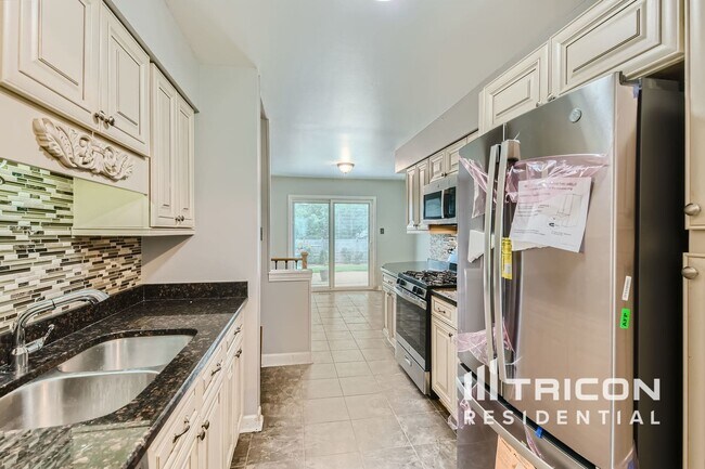 Building Photo - 14353 S Glen Dr W