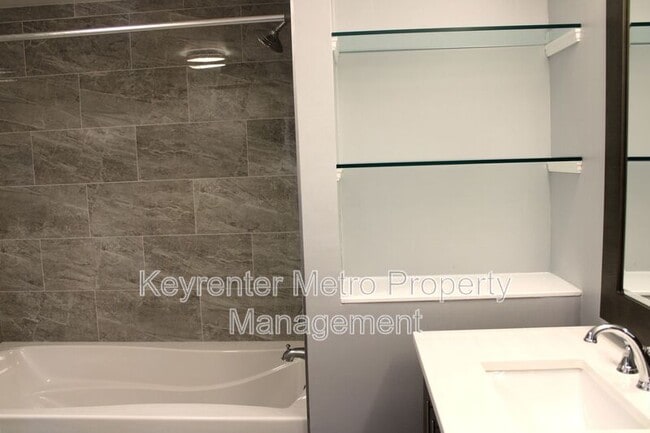 Building Photo - 12526 Woodstock Dr E