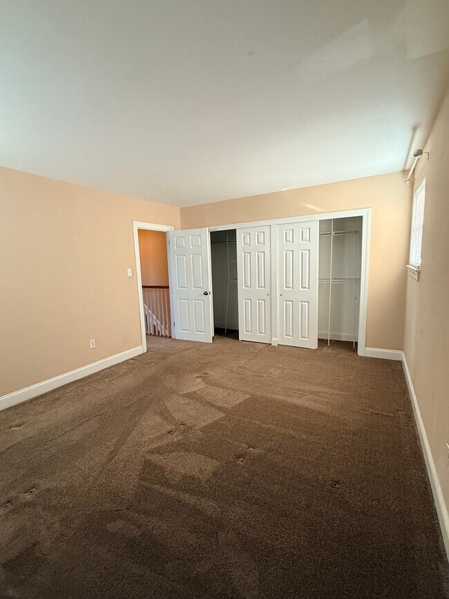 Building Photo - 3808 Ronnald Dr