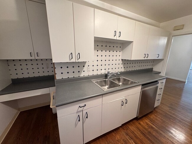 Building Photo - Beautiful Vintage Single-Family Home in San Francisco’s Mid-Richmond District