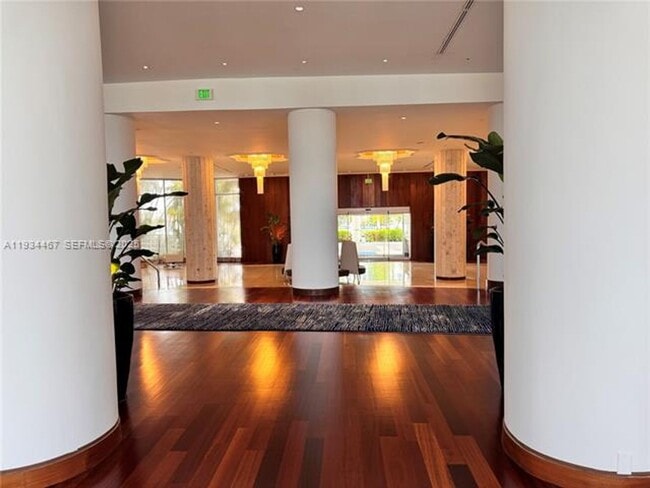 Building Photo - 5161 Collins Ave