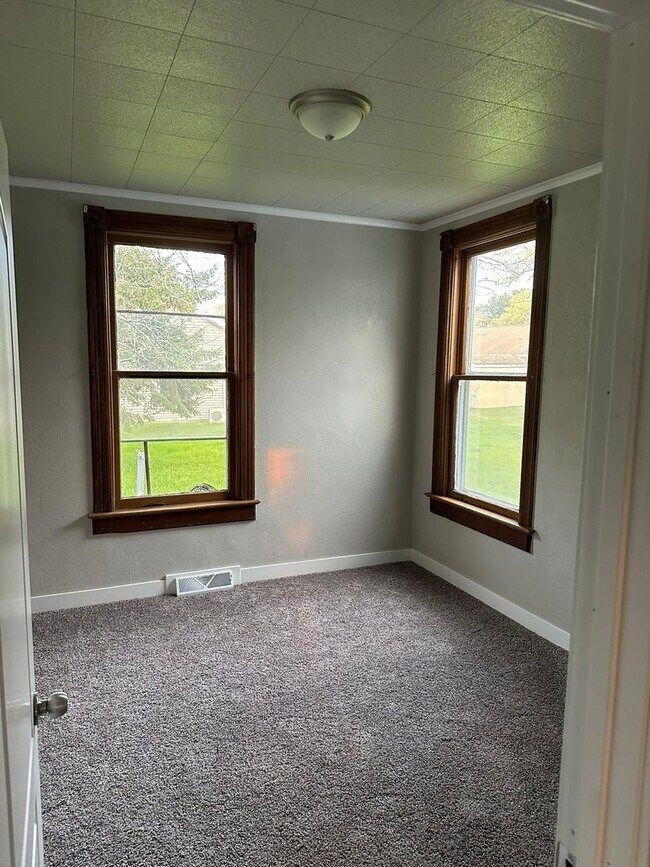Building Photo - For Rent: 3 Bed / 1 Bath Home in Oconto