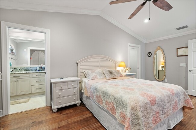 Building Photo - 2706 Fairway Dr N