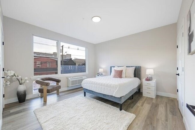 Building Photo - 304 61st St