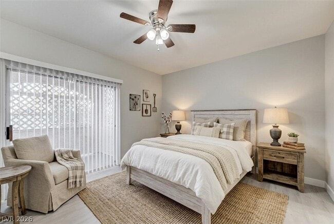 Building Photo - 1900 N Torrey Pines Dr