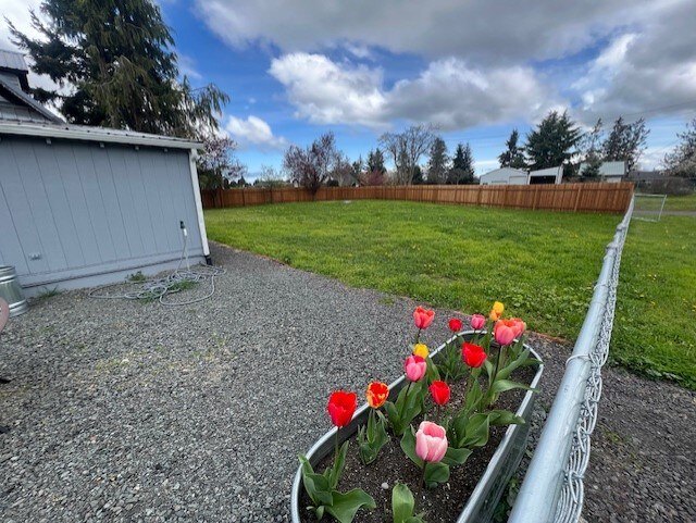 Building Photo - 1153 W Hendrickson Rd