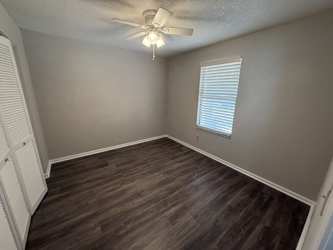 Building Photo - FOR RENT:  3 BEDROOM 2.5 BATHROOM TOWNHOME...