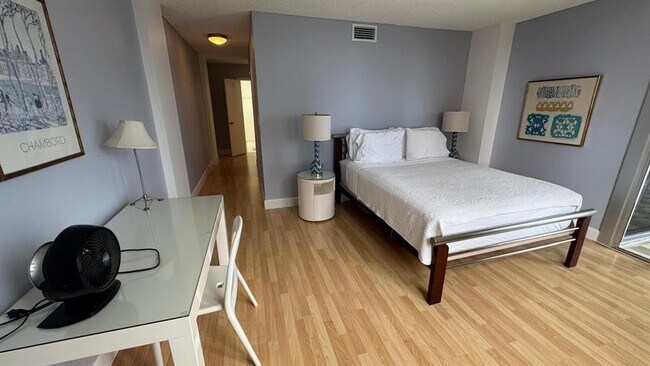 Building Photo - 2200 NE 33rd Ave