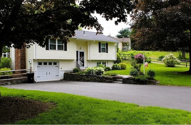 Building Photo - 13 Laurana Ln