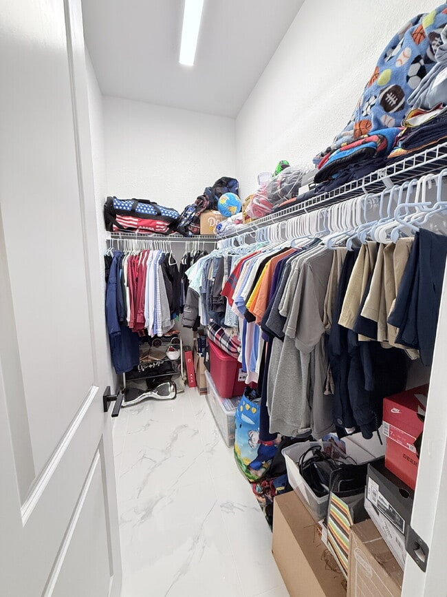 Building Photo - 5 Bedroom and 6 Bathroom, Lake view House