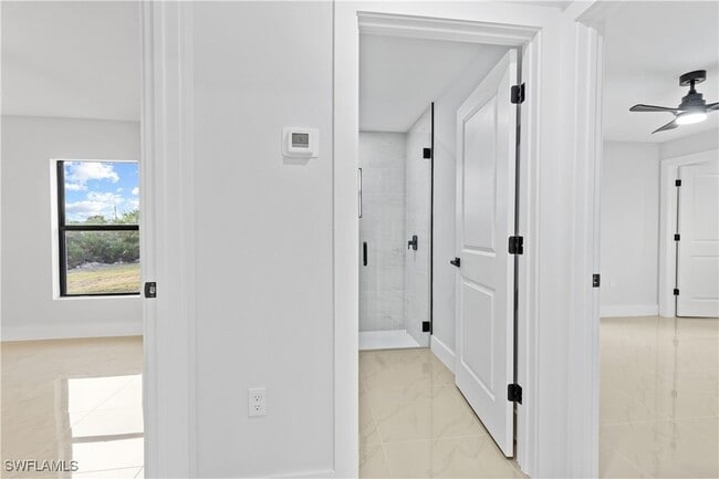 Building Photo - 452 Mercedes Ct