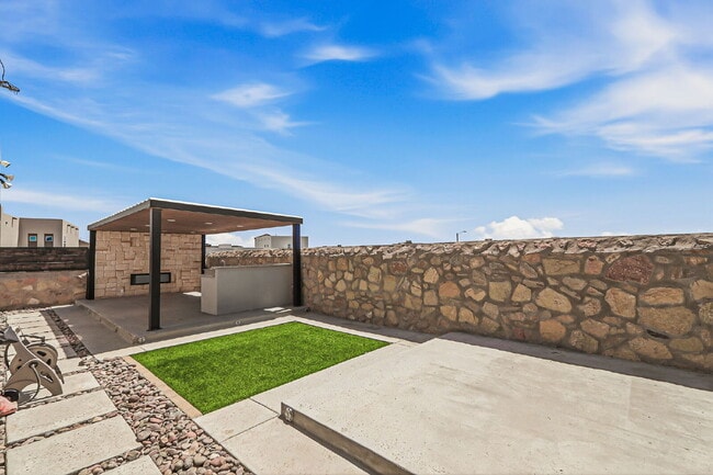 Building Photo - Modern Corner Home | 4 Bedrooms | 2.5 Bathrooms | Covered Outdoor Living