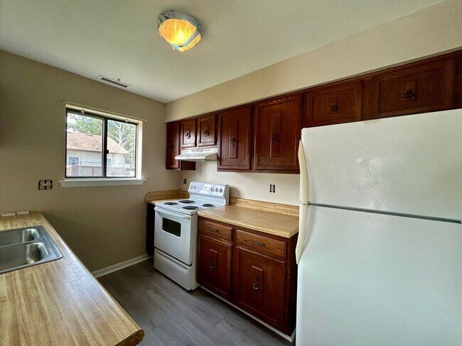 Building Photo - 509 Chownings Dr