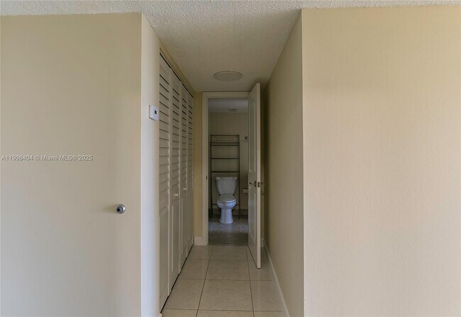 Building Photo - 13120 SW 92nd Ave