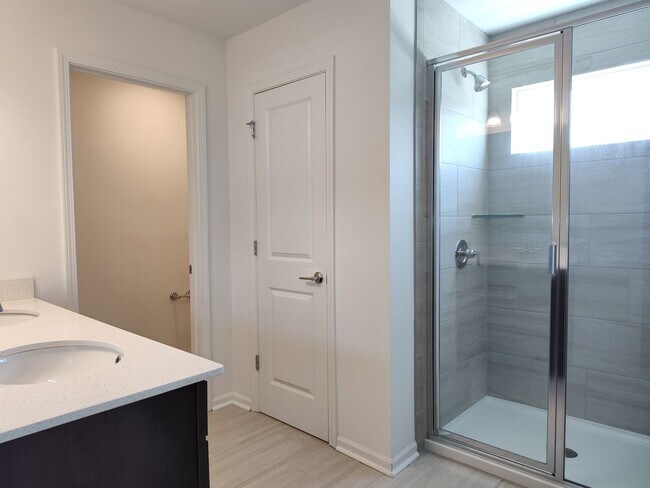 Building Photo - Move-in Ready home Located in The Parkside...
