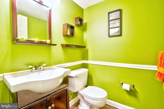 Building Photo - 111 Honey Locust Ct