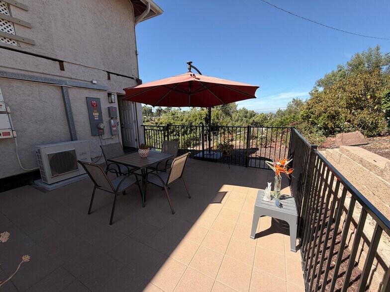 Building Photo - 1946 Monte Vista Dr