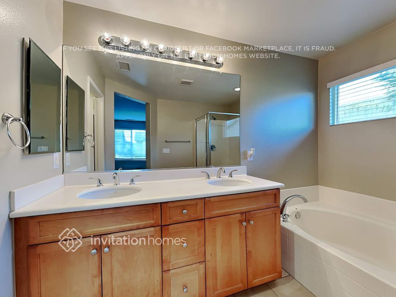 Building Photo - 1057 E Agate Ct
