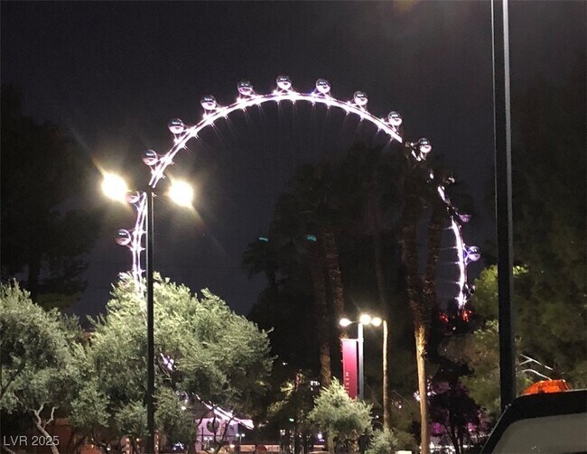 Building Photo - 210 E Flamingo Rd