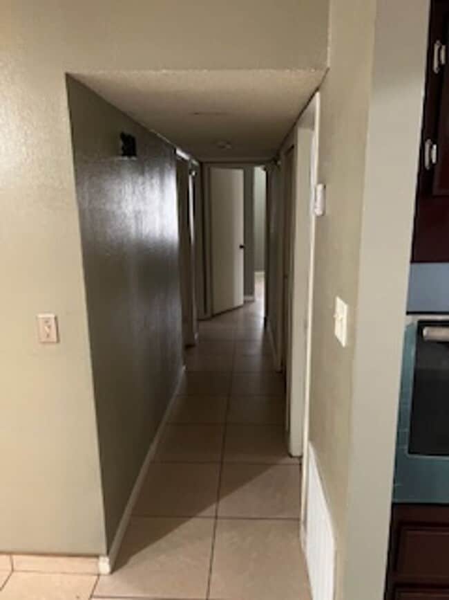 Building Photo - Southwest Bakersfield Home with Pool