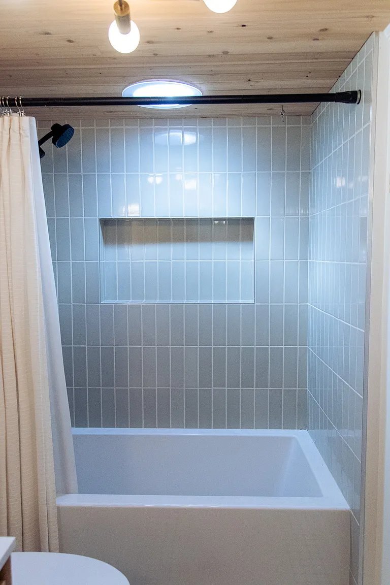 Building Photo - 647 Academy Rd