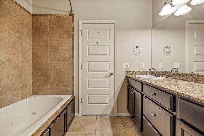 Building Photo - 614 N Keats Dr