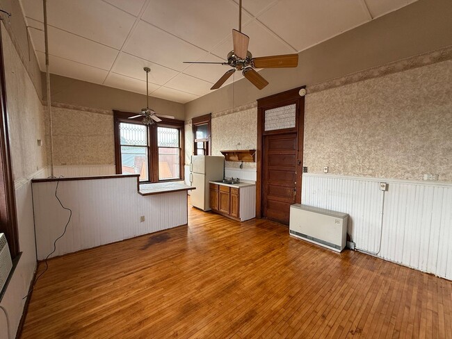 Primary Photo - 302 N Washington St