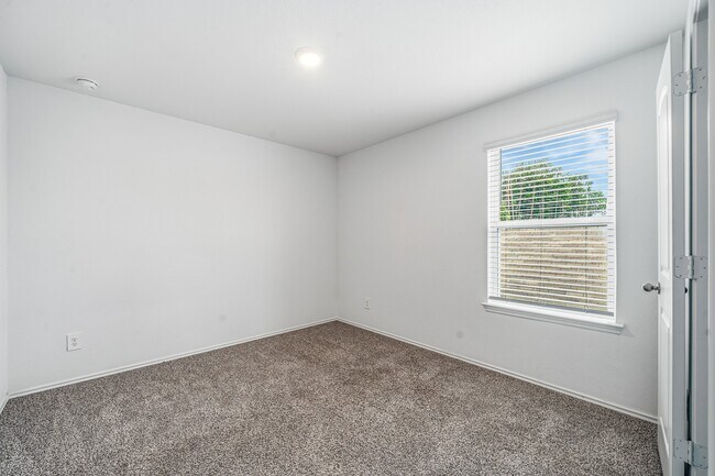 Building Photo - 24122 Juniper Hts Dr