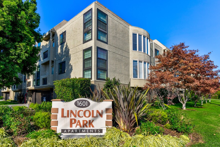 Primary Photo - Lincoln Park Apartments