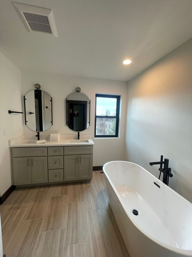 Building Photo - Whitefish Landing Town House