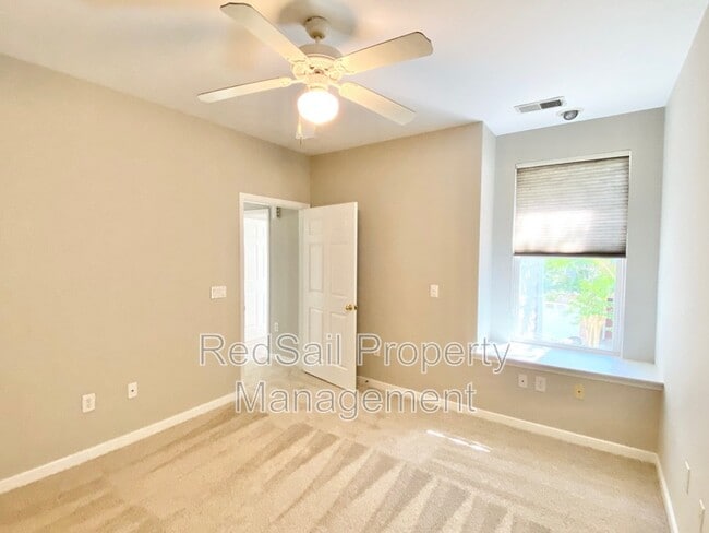 Building Photo - 700 River Rock Way