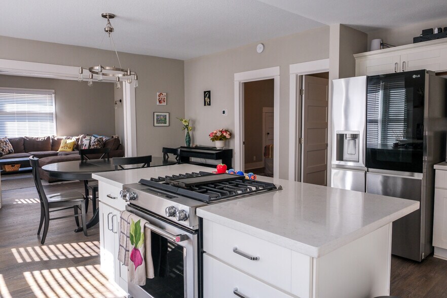 Building Photo - 5530 N Haight Ave