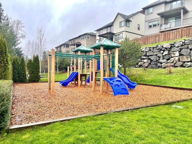 Building Photo - Spacious 5B Home in Desirable Sammamish neighborhood