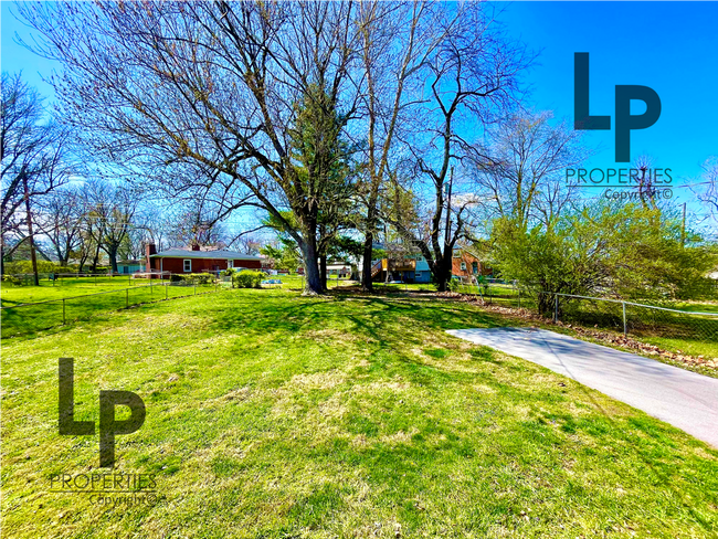 Building Photo - 3479 Greenlawn Dr