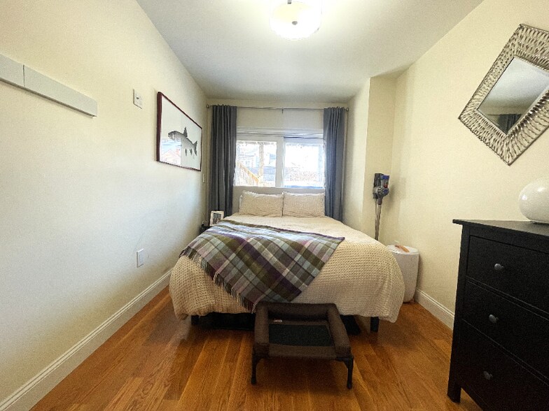 Building Photo - 62 Horace St