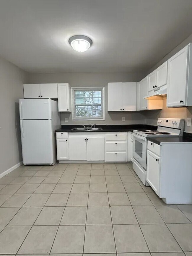 Building Photo - 450 Forrest Ridge Dr NW