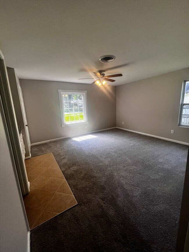 Building Photo - Freshly updated home with privacy fence in Cabot