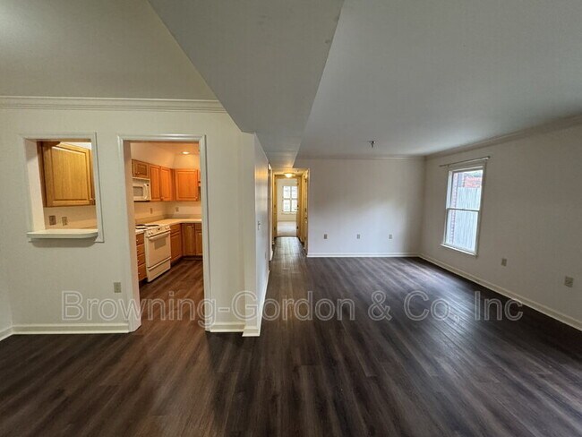 Building Photo - 5025 Hillsboro Pike