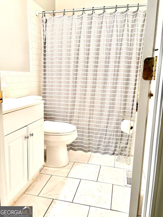 Building Photo - 19 Helms St