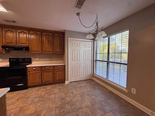 Building Photo - 125 Lenox Dr