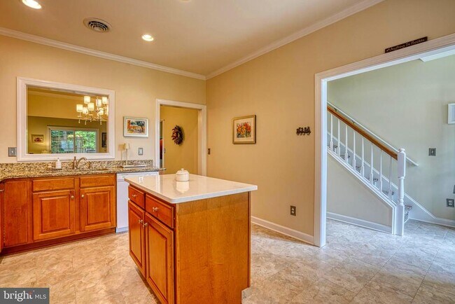 Building Photo - 28463 Pinehurst Cir