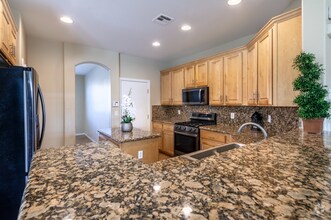 Building Photo - Spacious Southwest 5-Bed, 3-Bath Home with...