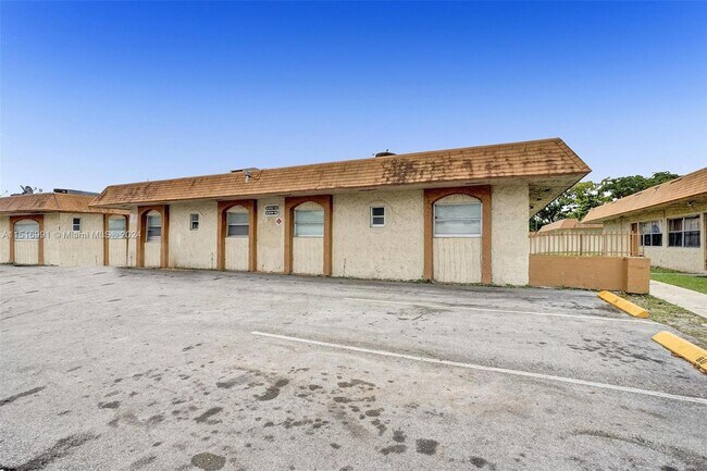 Building Photo - 5316 NW 24th Ct